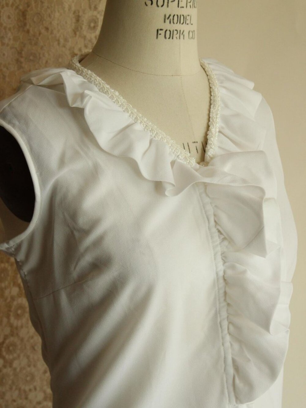 Vintage 1960s Blouse, Fritzi of California White Ruffle Collar Top, Buttons - Picture 6 of 11